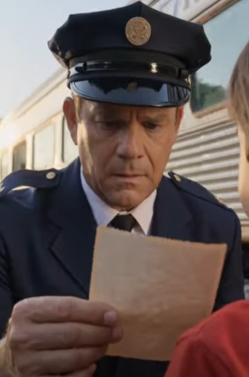 The Train Conductor Stopped a Million-Dollar Passenger Train Because of One Barefoot Little Boy