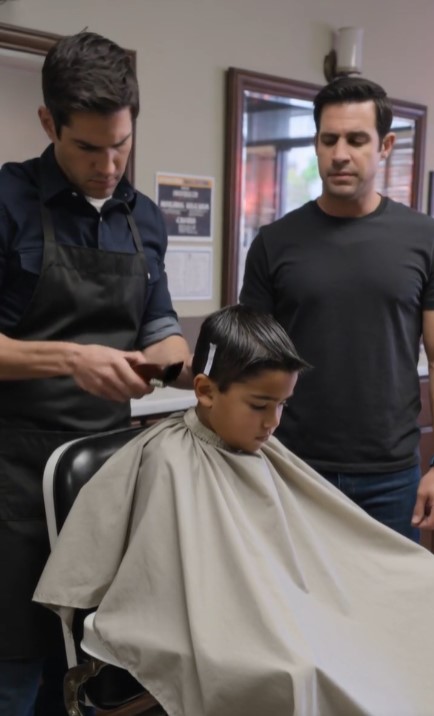 Barber Stopped Cutting A Boy’s Hair — Then Found A Note Hidden Behind His Ear