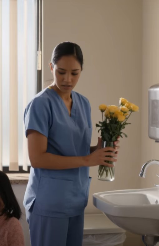 Little Girl Begged Nurse Not To Throw Away Old Flowers — Then A Tiny Key Fell From The Vase