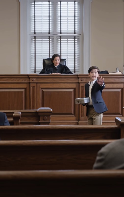 A 12-Year-Old Stopped the Judge With an Old Lunchbox—Then an Elderly Janitor Saw What Was Inside
