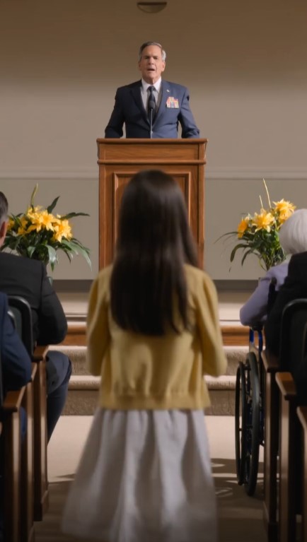 Little Girl Interrupted a Veteran’s Speech With an Old Pair of Glasses — Then He Saw Her Grandmother
