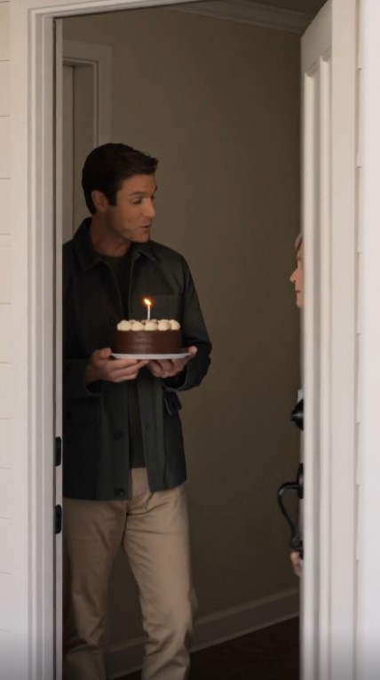 A Delivery Driver Brought the Same Birthday Cake for Five Years—Then He Found the Son Who Had Been Gone for 19