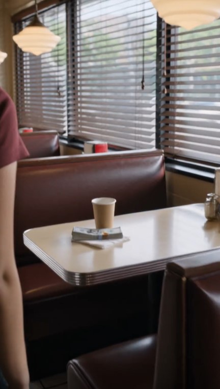 A Waitress Found $1,000 Under a Customer’s Coffee Cup—Then She Recognized Him in an 18-Year-Old Photograph