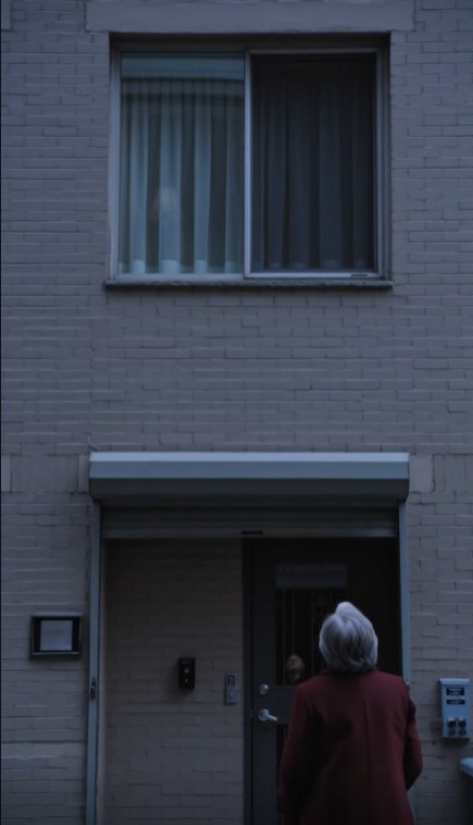 An Elderly Woman Waved at the Same Dark Apartment Every Night—Then One Evening the Light Came On