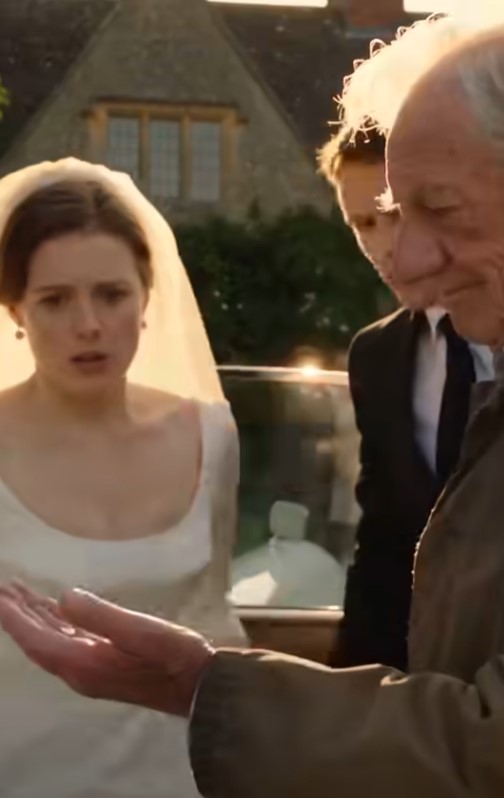 An Elderly Stranger Stopped the Wedding Car—Then the Bride Recognized What Was in His Hand