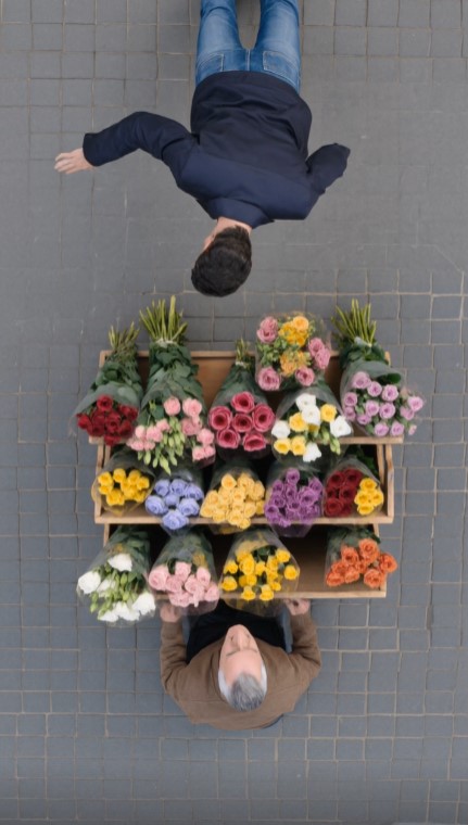 A Stranger Bought Every Flower From an Elderly Vendor—Then Gave Them All Back